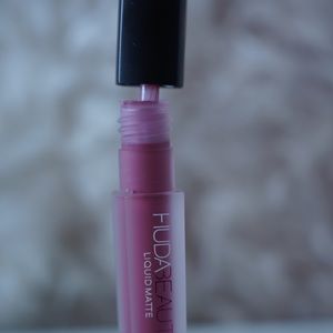 Huda beauty lip liquid matte